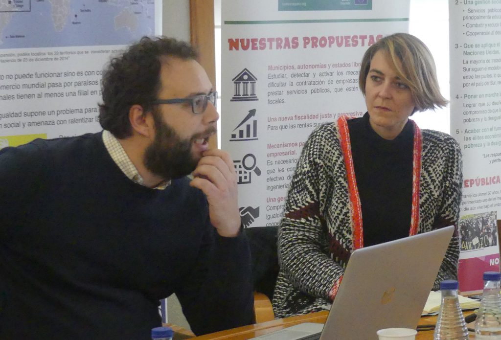 Miguel Alba, responsable de Desigualdad y Sector Privado de Intermon Oxfam, junto a Carolina Rius.