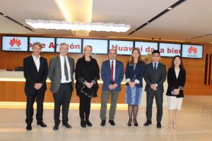 Lambán traslada a Huawei el potencial logístico de Aragón