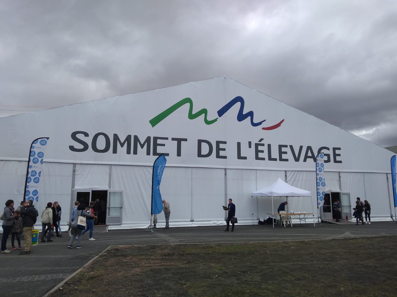 En este momento estás viendo La maquinaria agrícola y ganadera de Aragón despliega su potencial en la feria internacional Sommet de l’Elevage