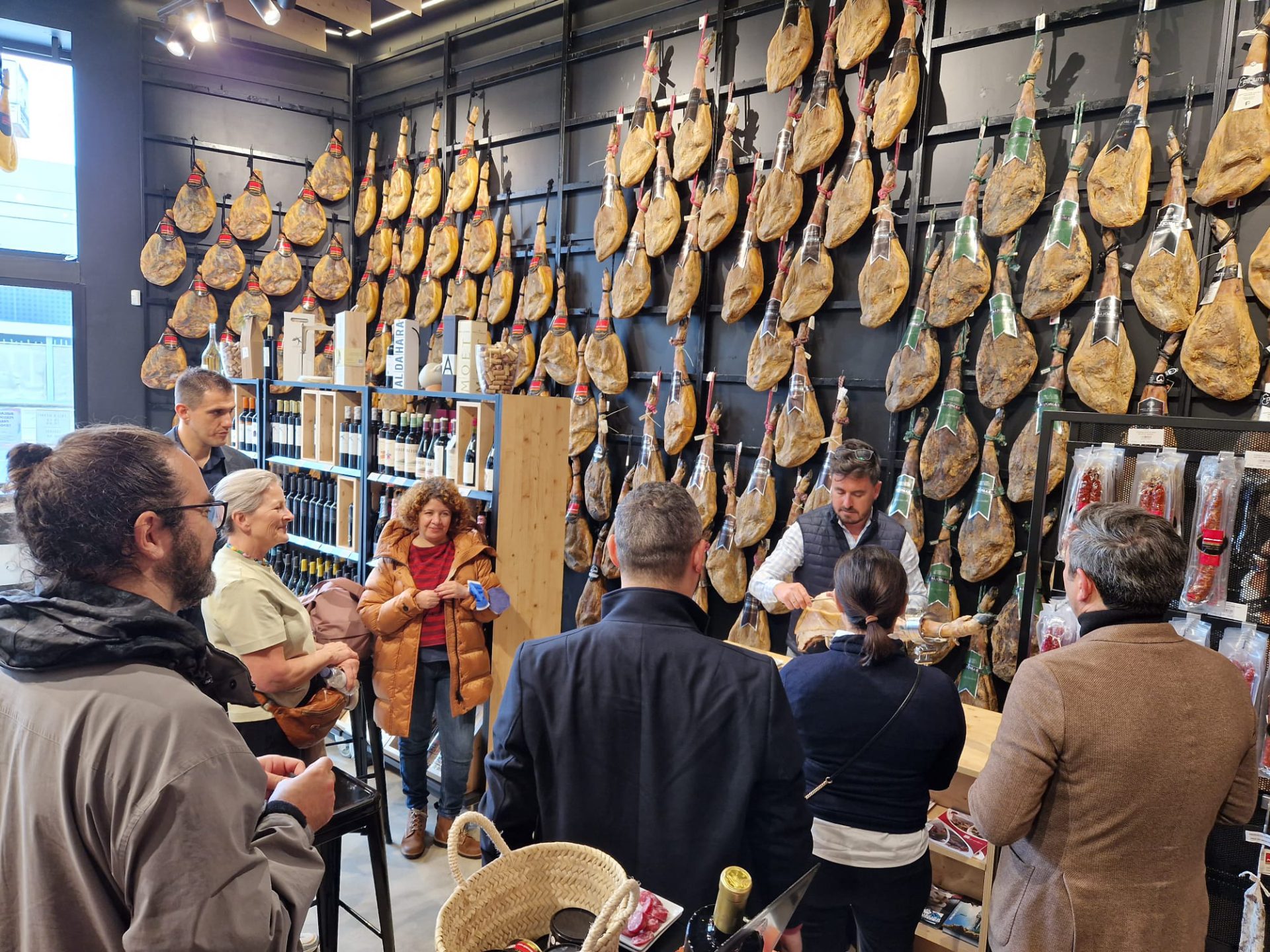 En este momento estás viendo Una veintena de compradores internacionales visita Aragón para conocer sus productos gourmet
