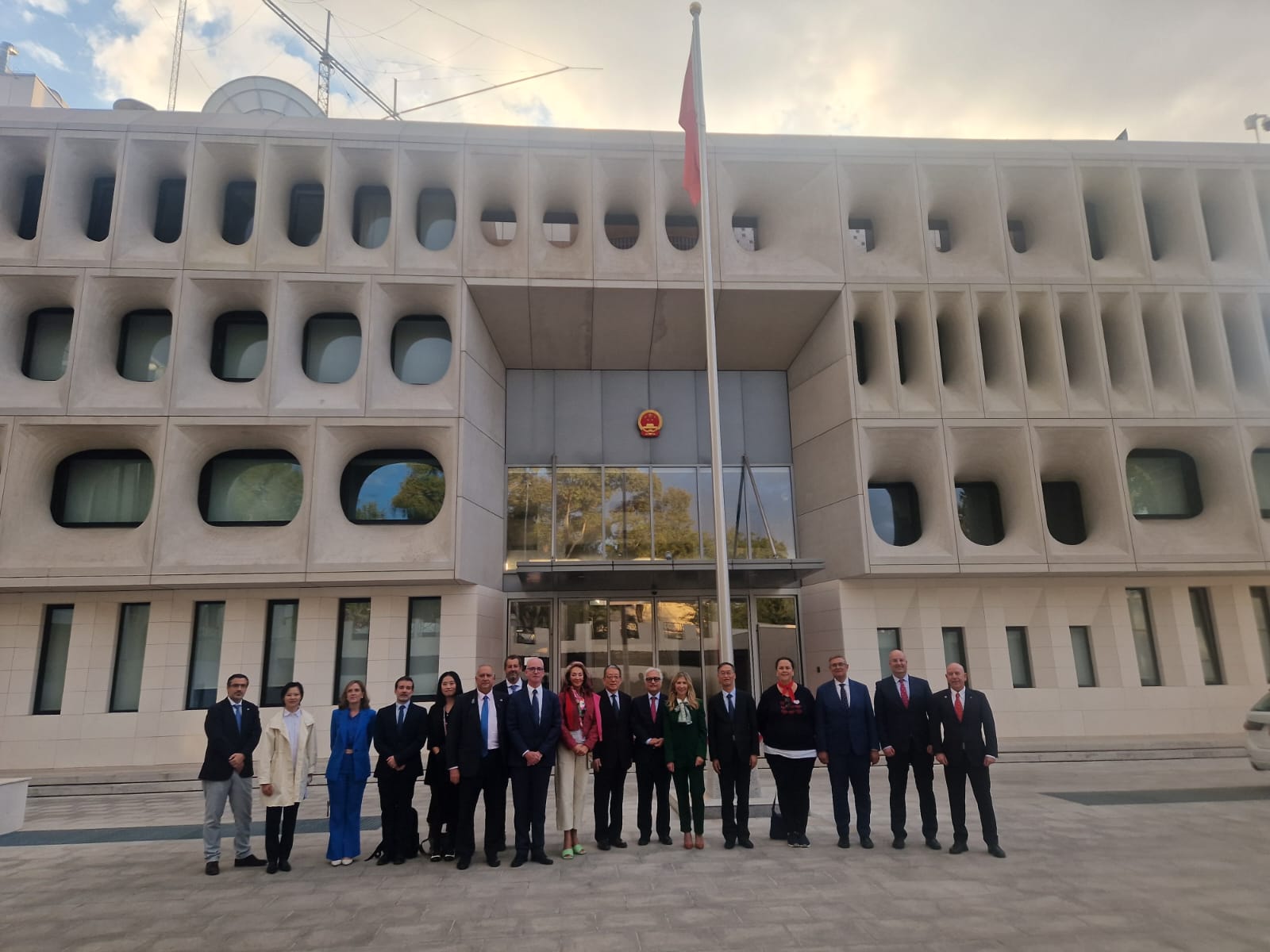 Lee más sobre el artículo Gobierno de Aragón y el sector del porcino en su conjunto muestran su preocupación ante el embajador chino por los aranceles